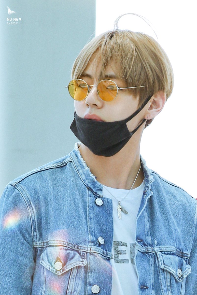 VanteVTAEHYUNG's tweet photo. ชอบแทลุคนนี้เจ้าพ่อแห่งวงการแฟชั่น...

I vote #BUTTER for #TheMusicVideo​ on #PCAs 2021 🏆 (@BTS_twt ) https://t.co/PxQGC5nKIB
