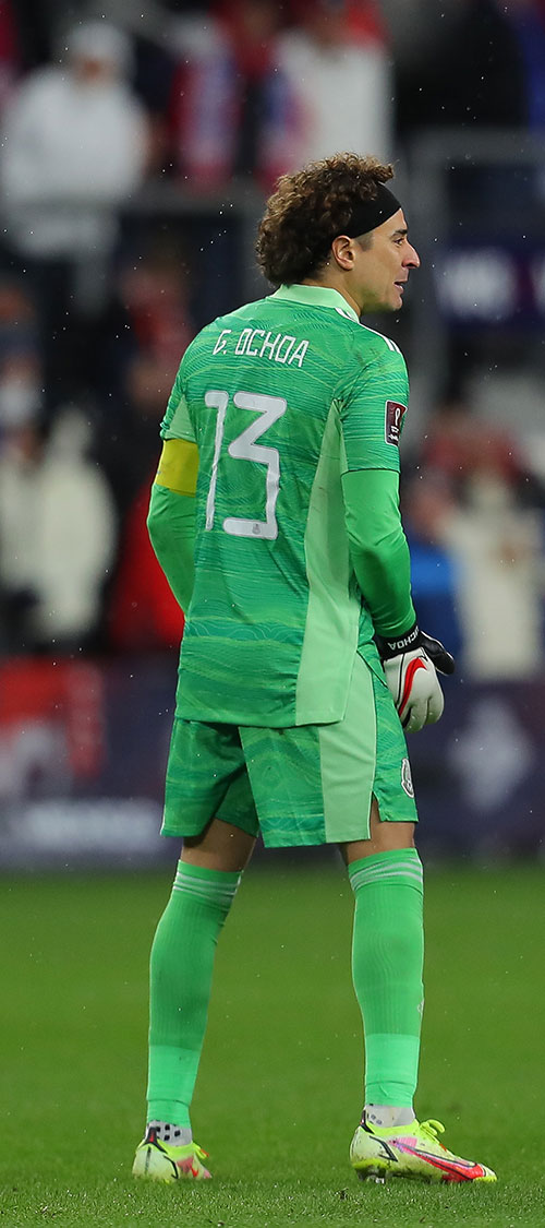 si_soccer's tweet image. 🇺🇸 2, 🇲🇽 0 | 🇨🇦 2, 🇲🇽 1

It&apos;s a brutal look in the mirror for Mexico after this qualifying window leaves El Tri narrowly in third place in the Concacaf Octagonal: Two points behind Canada, one behind the U.S. and ahead of Panama just on goal differential