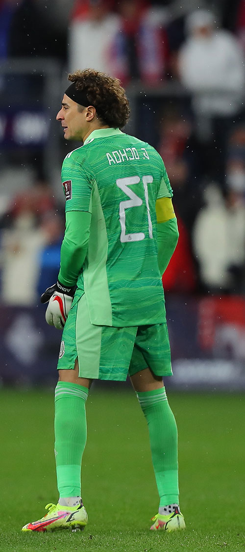 si_soccer's tweet image. 🇺🇸 2, 🇲🇽 0 | 🇨🇦 2, 🇲🇽 1

It&apos;s a brutal look in the mirror for Mexico after this qualifying window leaves El Tri narrowly in third place in the Concacaf Octagonal: Two points behind Canada, one behind the U.S. and ahead of Panama just on goal differential