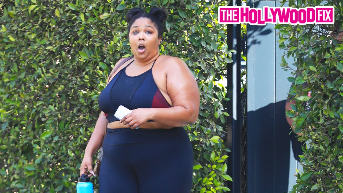 HollywoodFix's tweet photo. #Lizzo Works On Her Figure At #FormaPilates Class &amp; Is Shocked When Spotted By Paparazzi In West Hollywood, CA 11.16.21 https://t.co/i4PlY53BvF https://t.co/2wRmFaPFXg