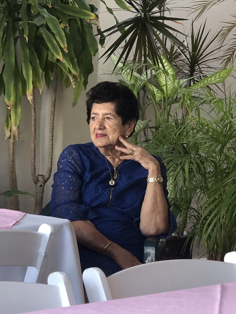 kamiloide02's tweet photo. *Abrazo de abuela y bisnieta*🥲quiero envejecer como mi abuela❤️ https://t.co/wnrr4j3GAR