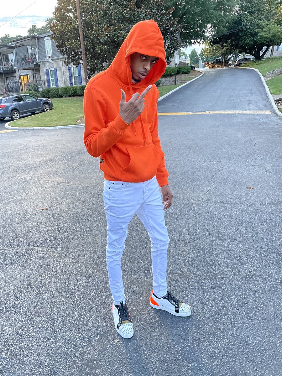 TSIMSFILMS's tweet photo. Currently searching for love that don’t exist. 🧡 https://t.co/zJidHyPScv