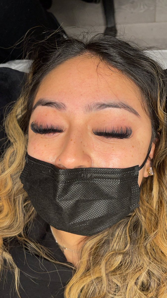 ChinaDolllllll's tweet photo. Chicago , my lash sale is happening now through November 30th ! #chicagolashtech #DauntlessDoll https://t.co/5ehyyuOURX