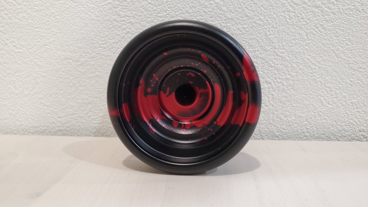 schwarz_sj's tweet photo. GWAY Throwsのデアデビル
小さい!丸っこい!Dサイズ何それ面白そう!と購入を決意
機種名も機種名に合っている色もロゴも好き
デビルが顔を染めていて可愛い
付属品はシール、ストリング、カード、ピンバッジ
#ヨーヨー
#デアデビル
#GwayThrows https://t.co/4YOoXSB9LI