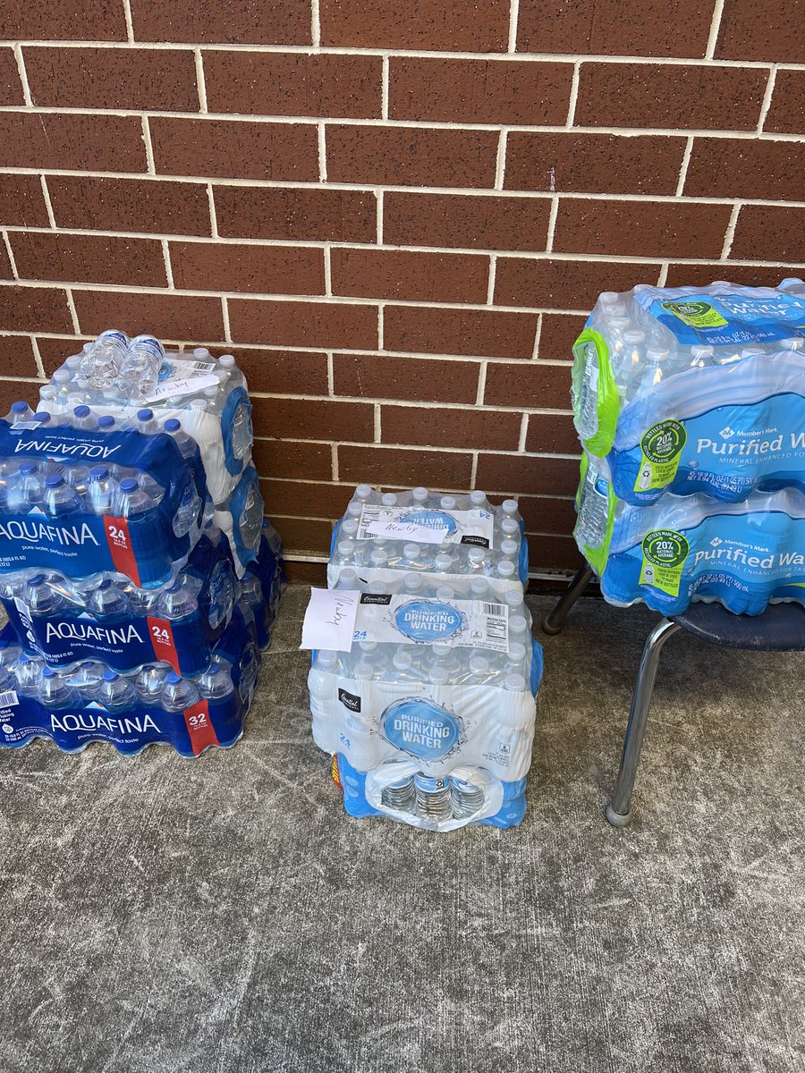 NewCollegePk_ES's tweet photo. Turkey 🦃 Trot for a healthy life!! Parent water donations ✅excited scholars ✅Exited parents cheering us on ✅An awesome PE coach that made our dream a reality ✅✅✅💙🐯💙#journeytoexcellence @CPPE_FCS @FultonCoSchools https://t.co/ylpq0lfr1M