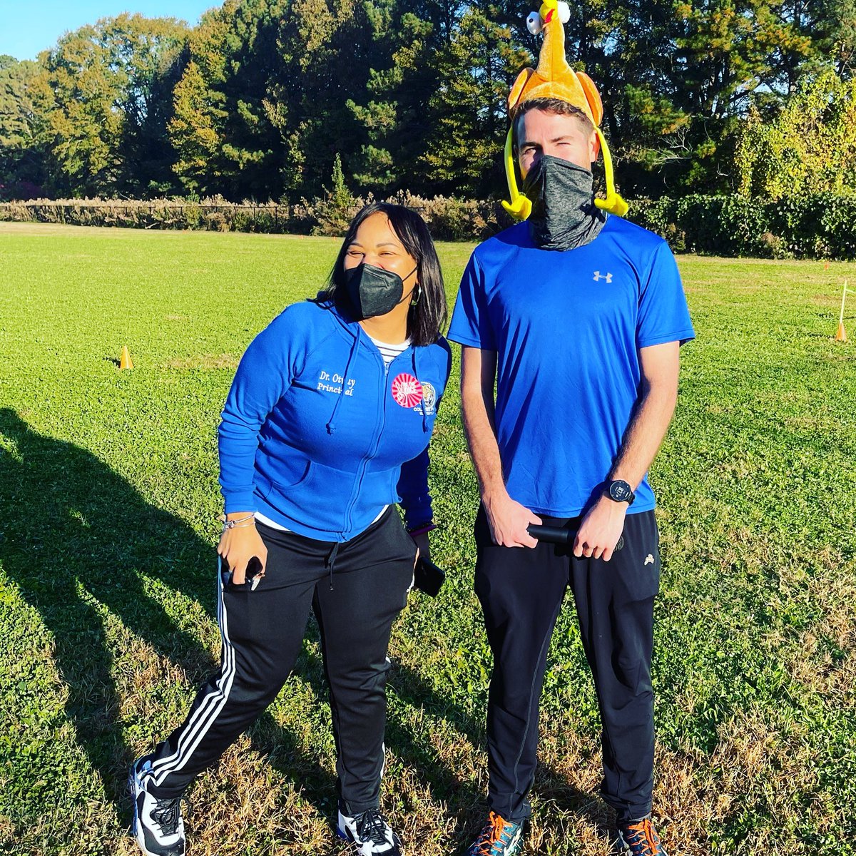 NewCollegePk_ES's tweet photo. Turkey 🦃 Trot for a healthy life!! Parent water donations ✅excited scholars ✅Exited parents cheering us on ✅An awesome PE coach that made our dream a reality ✅✅✅💙🐯💙#journeytoexcellence @CPPE_FCS @FultonCoSchools https://t.co/ylpq0lfr1M
