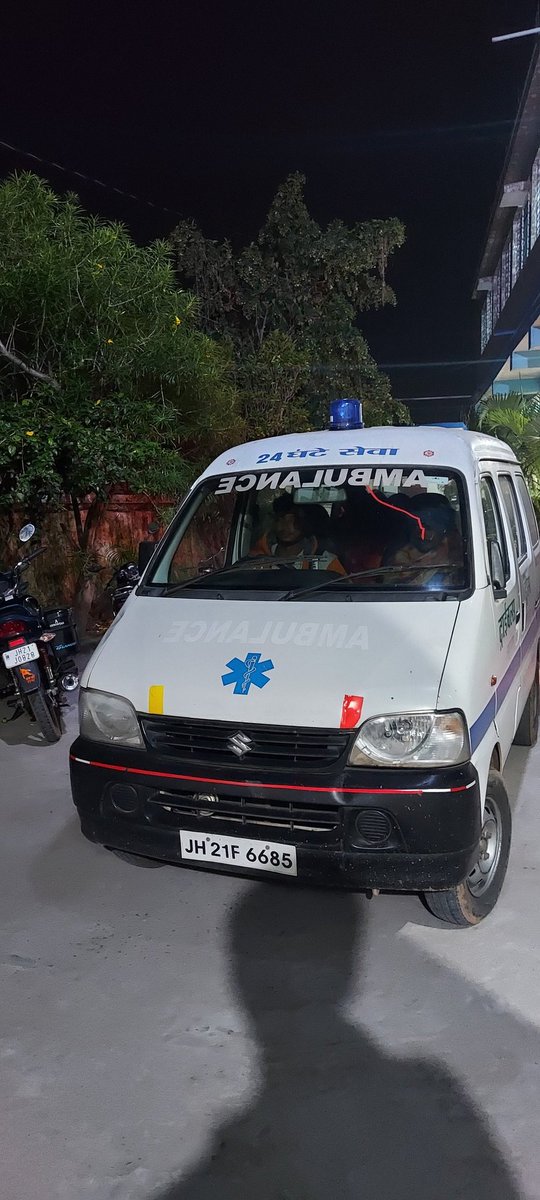 मरने के बाद भी लूटते हैं लोग 10 किलोमीटर पर ₹1000 भाड़ा लिया जाता है चाहे वह कितना भी असहाय हो जिला प्रशासन तय करें वाजिब भाड़ा। वरना गरीबों की सुनने वाला है कौन। हेमंत है तो हिम्मत है। @Dist_Admin_Jmt <a href="/JharkhandCMO/">Office of Chief Minister, Jharkhand</a> <a href="/jamtarapolice/">JAMTARA POLICE</a>