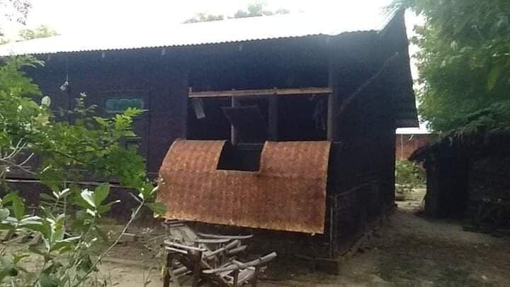 Nandar85526889's tweet photo. The #Terrorist military council used force to break into previously closed houses in #Kyinn village, #WanDwin township, #Meiktila District.
#Nov17Coup 
#WhatsHappeningInMyanmar https://t.co/FGhDGNJFdM