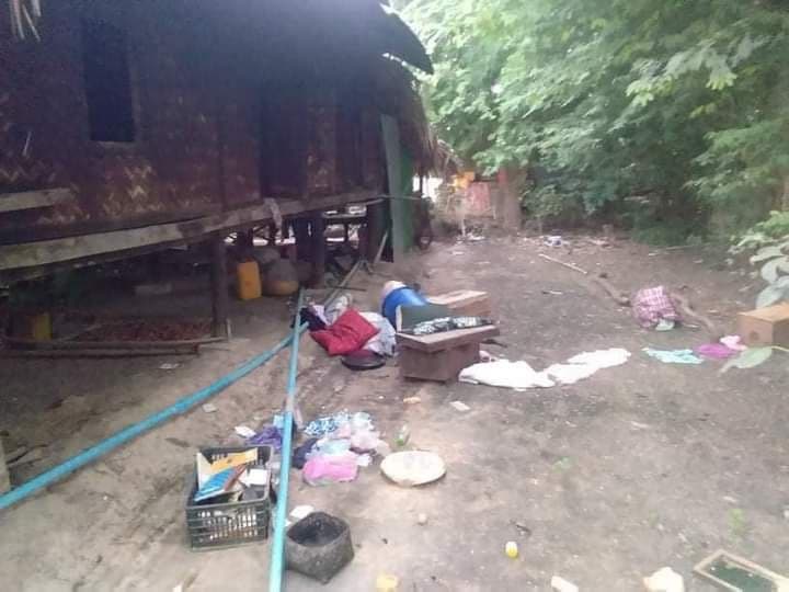 Nandar85526889's tweet photo. The #Terrorist military council used force to break into previously closed houses in #Kyinn village, #WanDwin township, #Meiktila District.
#Nov17Coup 
#WhatsHappeningInMyanmar https://t.co/FGhDGNJFdM