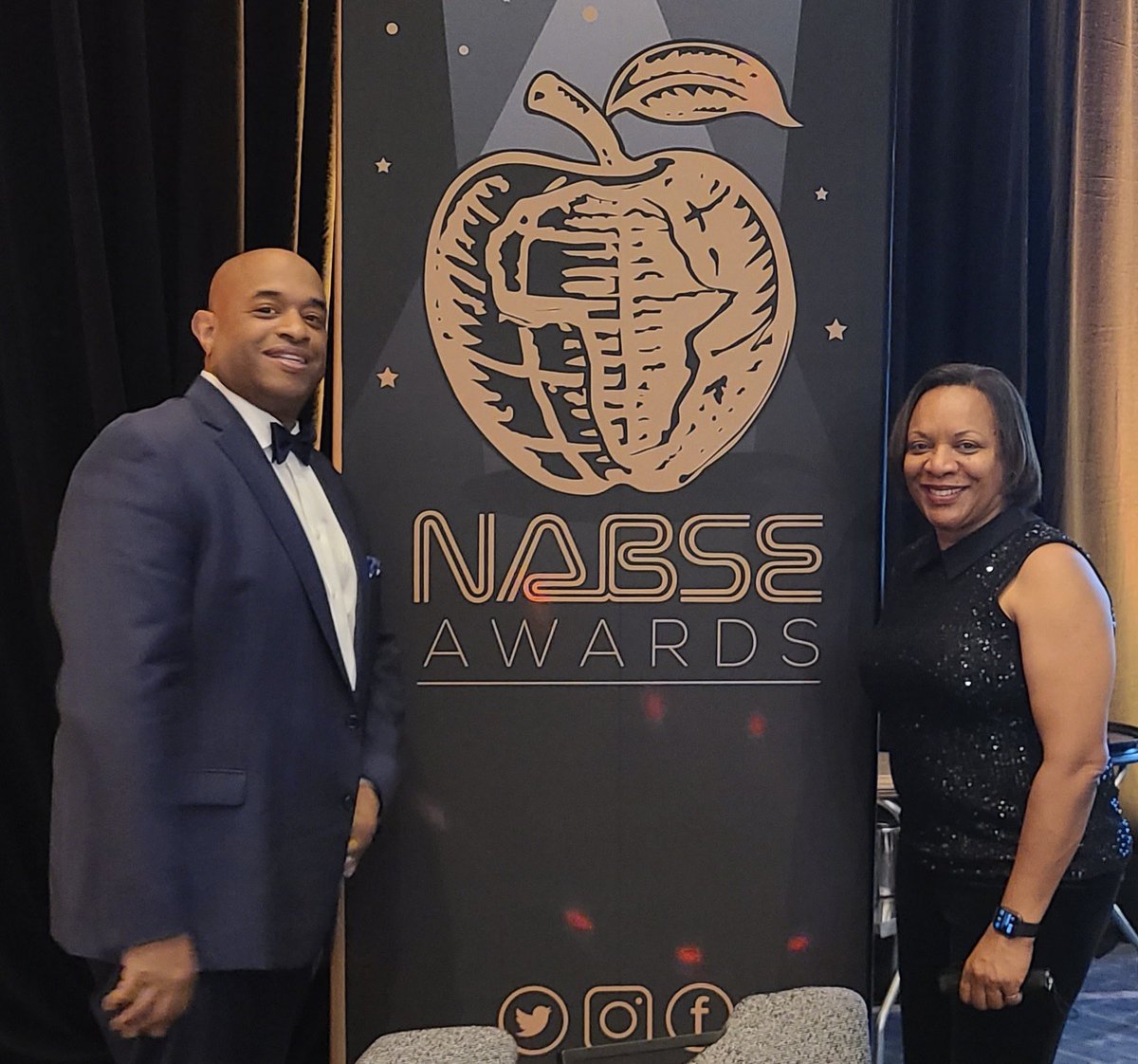 BudhaiSEudes's tweet photo. @Nyack_Schools Celebrating our own @karenhughes9903 as the NABSE Board Member of the Year with President @terence_rock @NyackNAACP @NYSEDNews #Equity4Life https://t.co/hGc643HkSO