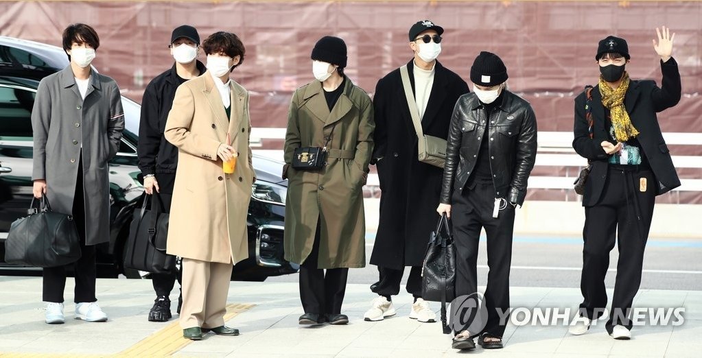 michelleagugo's tweet photo. HAVE A SAFE FLIGHT BTS
Ya falta muy poco para que por fin se puedan reencontrar con Army💜✈ https://t.co/yC5Jfu0bGT