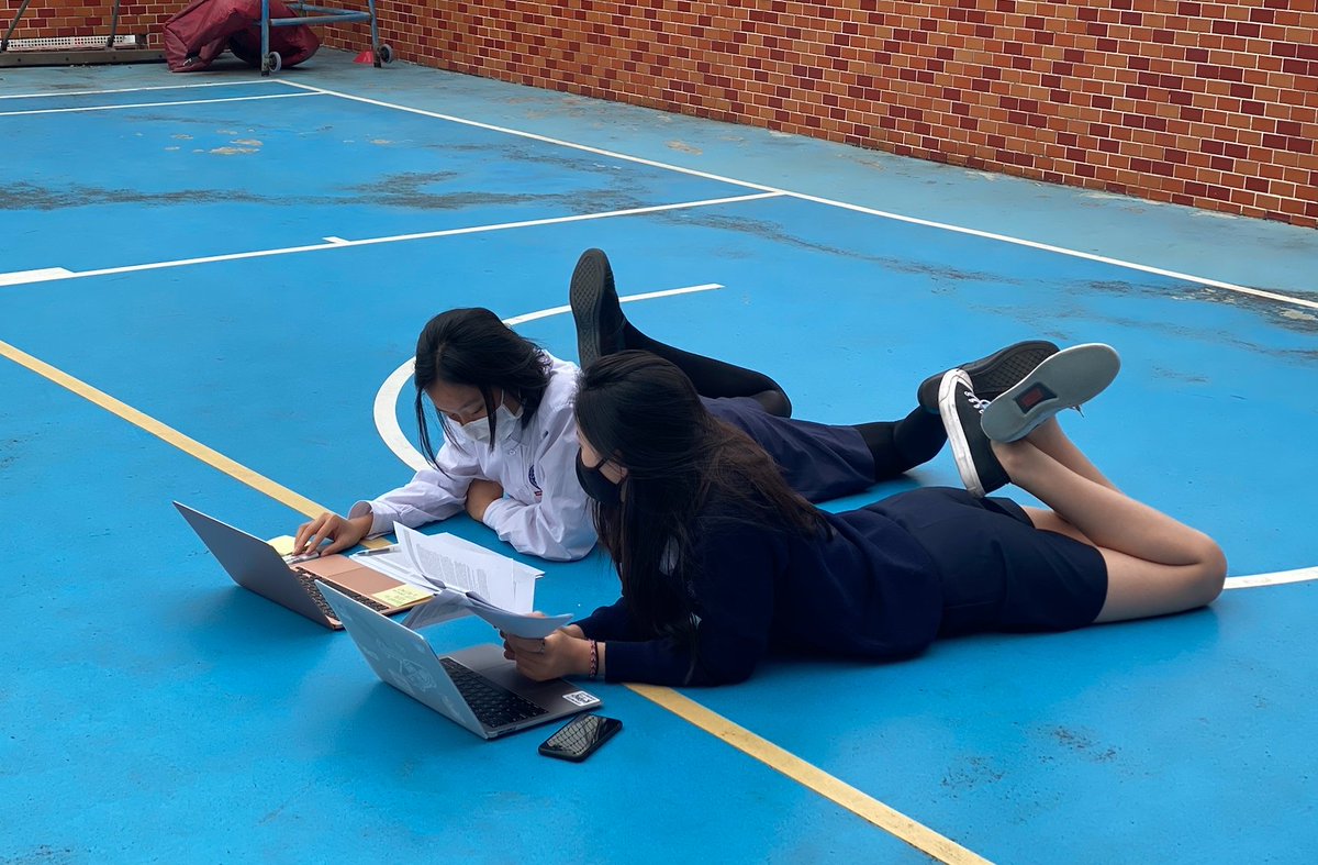 KimberlyW08's tweet photo. Soaking up Vitamin D while doing AP Seminar Research for our Mock Performance Task 2! #AISShareTheLove #Redbrick125 #APSeminar https://t.co/12W6TDaVDG