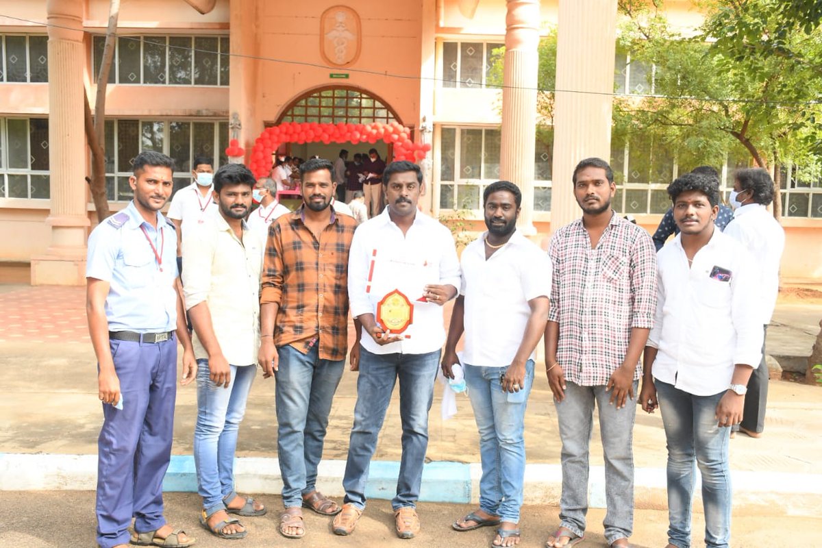 FreakzzPrasanth's tweet photo. கடந்த ஆண்டு அண்ணன் தளபதி அவர்களின் பிறந்தநாள் விழாவை முன்னிட்டு நடைபெற்ற ரத்ததான முகாம் இருக்கு இன்று தேனி மாவட்ட ஆட்சித் தலைவர் அவர்கள் பாராட்டுச் சான்றிதழ் மற்றும் கேடயம் வழங்கப்பட்டார் .இதனை தேனிமாவட்ட இளைஞர் அணி நிர்வாகிகளுக்கு சமர்பிக்கிறேன்  .@TheniYouthWing @TheniPrakashh https://t.co/5ZMTdBXQvh