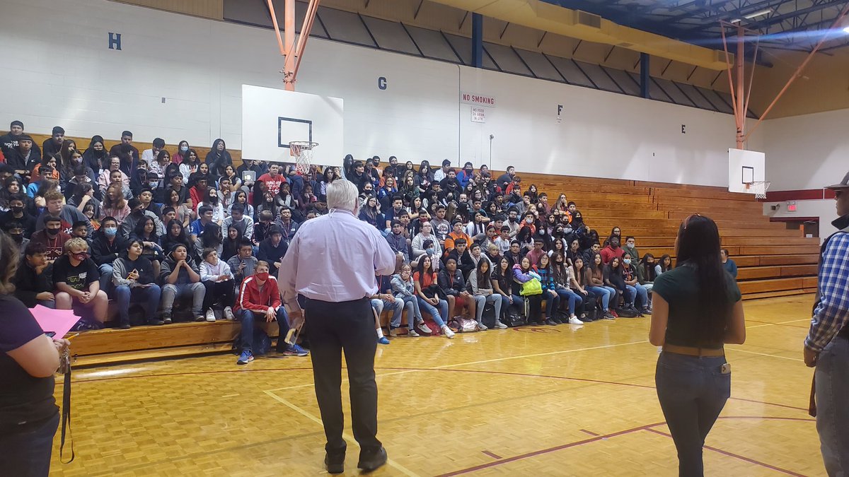 AVIDEagles's tweet photo. Thank you @OCTECHS2 for coming to speak to @CrockettColts 8th graders @OCTECHSAVID
#AVIDColts2122 #ThinkAboutItTuesday
#recruitment #planning4thefuture @MaribelAranda12 @ECISD_AVID4ALL @AVIDlady_odessa @AVID4College https://t.co/lppa2qolRs