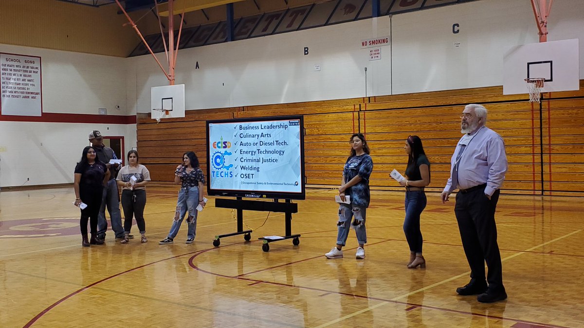 AVIDEagles's tweet photo. Thank you @OCTECHS2 for coming to speak to @CrockettColts 8th graders @OCTECHSAVID
#AVIDColts2122 #ThinkAboutItTuesday
#recruitment #planning4thefuture @MaribelAranda12 @ECISD_AVID4ALL @AVIDlady_odessa @AVID4College https://t.co/lppa2qolRs