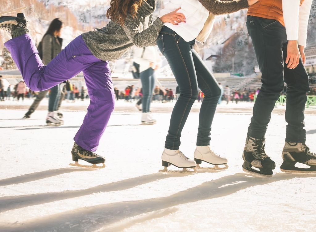 Are you looking for the best places to Ice Skate in #SanDiego? Here is a list of all San Diego ice rinks incl year-round & seasonal ice rinks sandiegoexplorer.com/best-places-to… via @sd_explorer