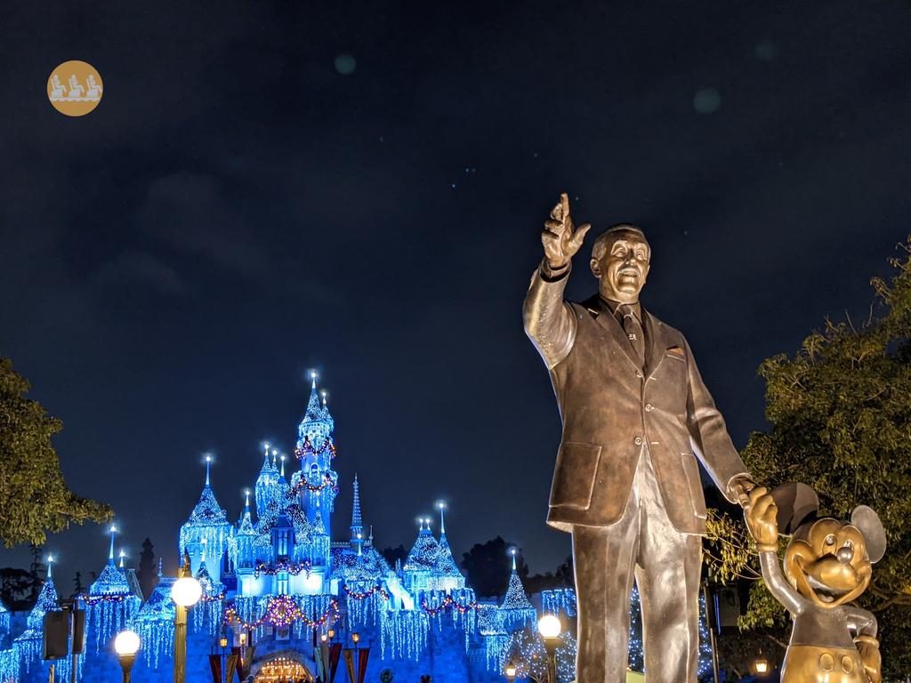 FUNnelCakeBlog's tweet photo. Partners.  @disneyland #disneyland #disney #holidays #chrisrmas2021 #disney #anaheim #disneygram #disneygrammers #magickey #disneyap https://t.co/07CufjsE2A