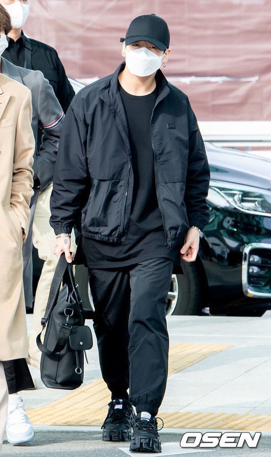 rockstarJKK's tweet photo. the all black fit 🖤 https://t.co/4n0OErOoMR
