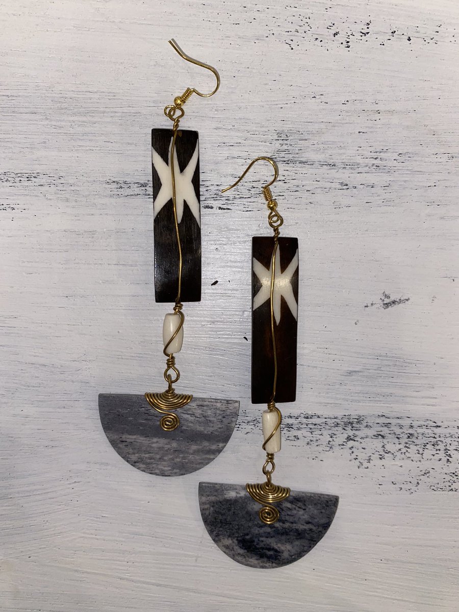 nashona_'s tweet photo. Our website has been overwhelmed with orders and a lot of favorites have gone out of stock! We just uploaded these accessories, get yours before they’re gone! https://t.co/iaFXmTkSAr https://t.co/Ec5GJ2rihv