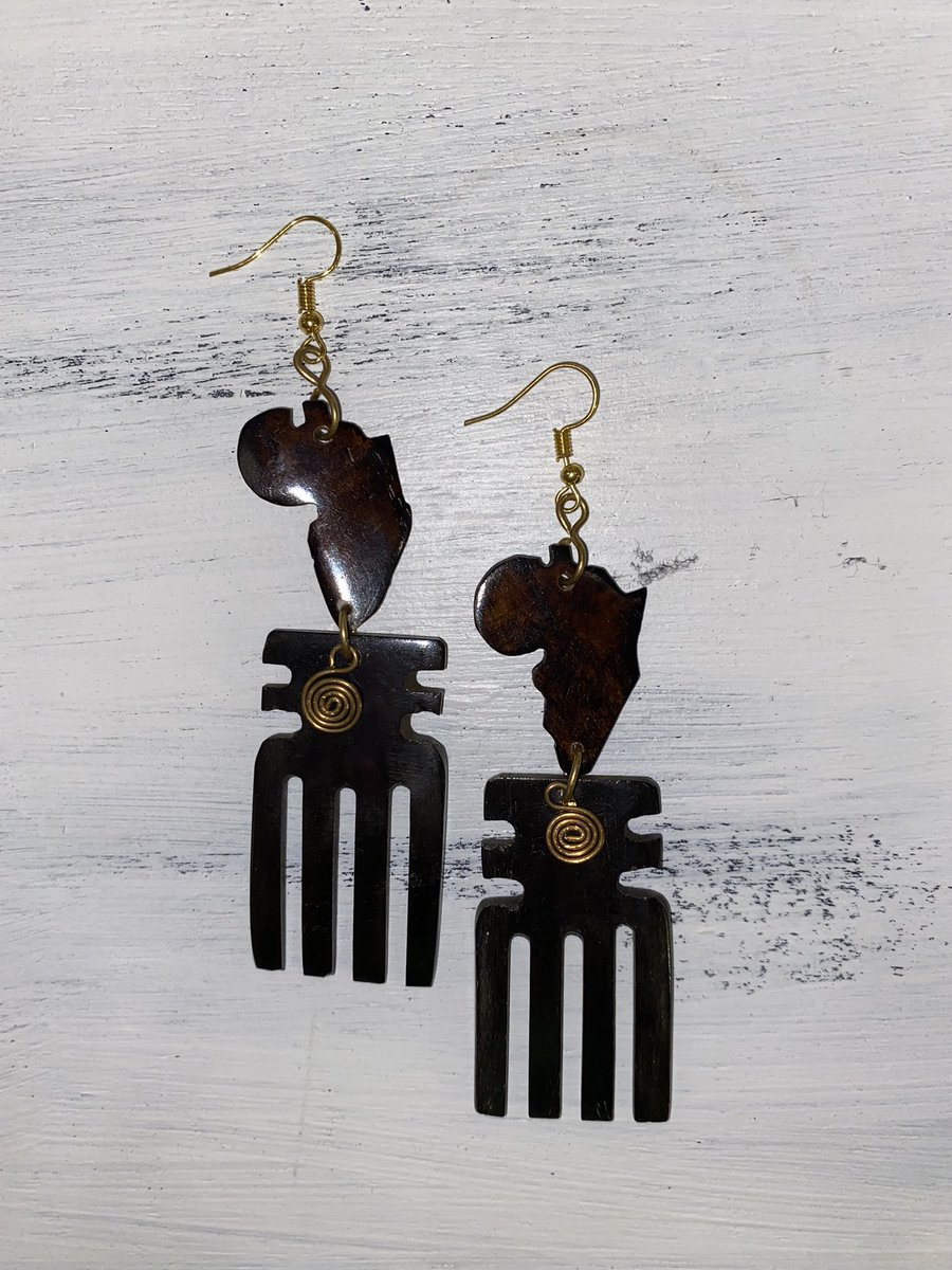 nashona_'s tweet photo. Our website has been overwhelmed with orders and a lot of favorites have gone out of stock! We just uploaded these accessories, get yours before they’re gone! https://t.co/iaFXmTkSAr https://t.co/Ec5GJ2rihv