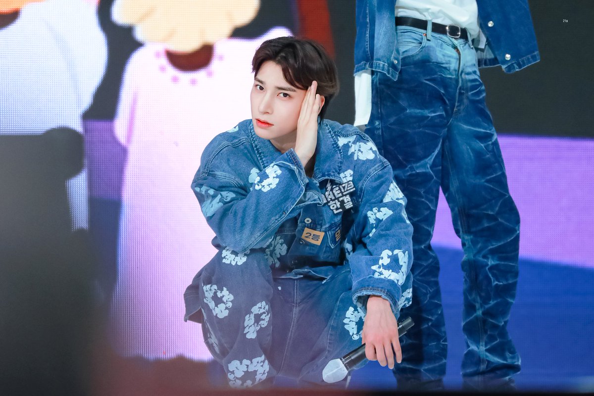 211114 한국문화축제
여전히 잘생긴 겨리겨리💙
#이한결 #나의행복_한결이 
#BAE173 #비에이이173 #비에이이일칠삼 
<a href="/BAE173_official/">BAE173</a>