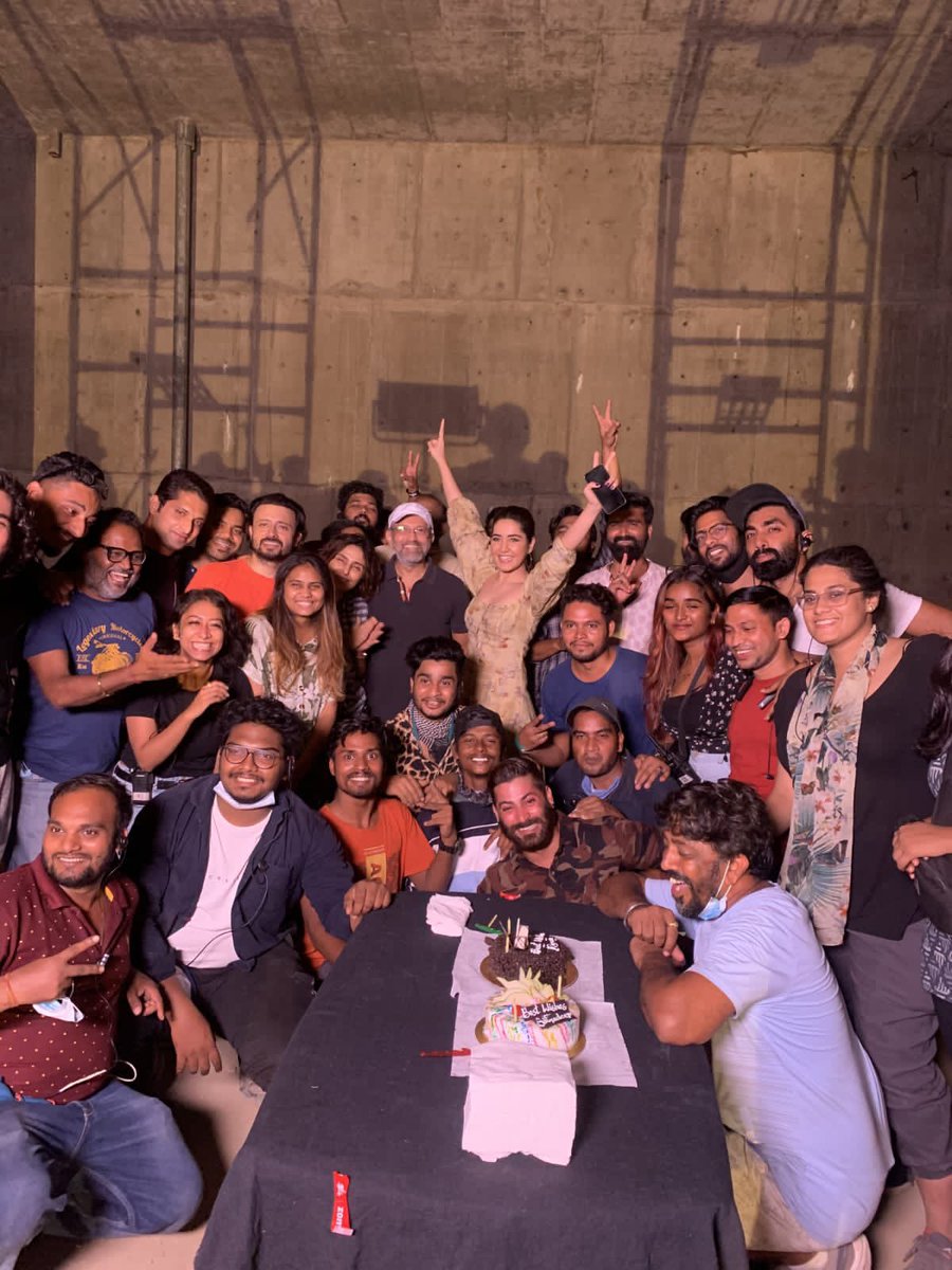 Here's our very own gorgeous <a href="/RaashiiKhanna/">.</a> celebrating the wrap-up of her portion of Rudra - The Edge Of Darkness 

<a href="/treeshulmedia/">Tree-Shul Media Solutions</a> <a href="/MandviSharma/">Mandvi Gayatri Sharma</a> 

 #RaashiiKhanna #WrapForRaashii #RudraTheEdgeOfDarkness #downtownmirrormagazine #downtownmirror #downtownmirrorme #brandcorpsmedia