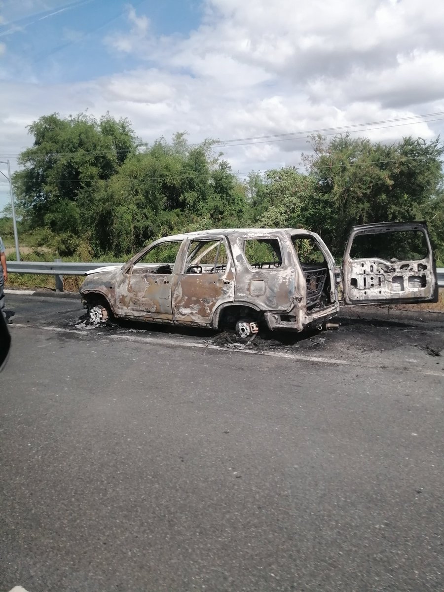 anap0t's tweet photo. I hope the passengers are safe.
Umuusok pa

Along TPLEX roght after Petron (Pura) NB https://t.co/h1ASvj5B9k