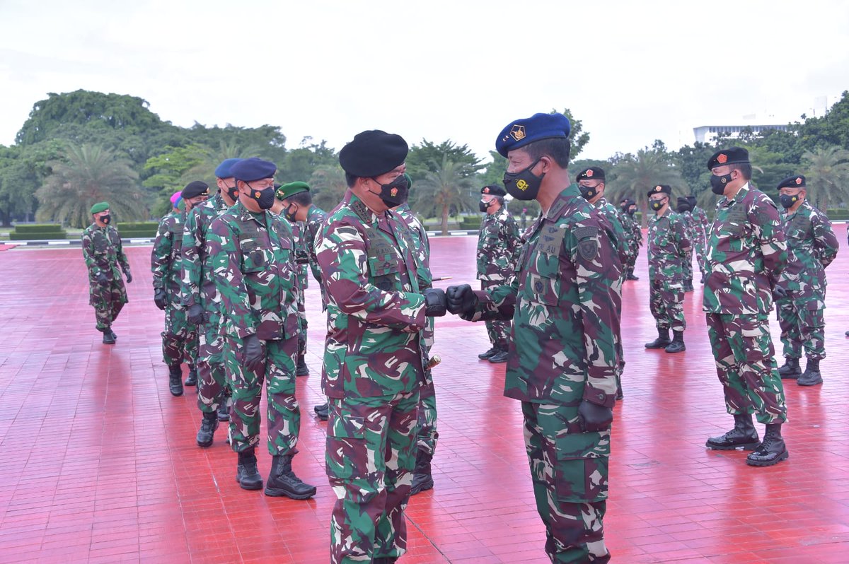 Puspen_TNI's tweet photo. Panglima TNI Terima Laporan Korps Kenaikan Pangkat 40 Perwira Tinggi

#tni #p5tni #kenkat #patiTNI

👉https://t.co/YuqIcfXQMH https://t.co/Uk8Xuu4C0e