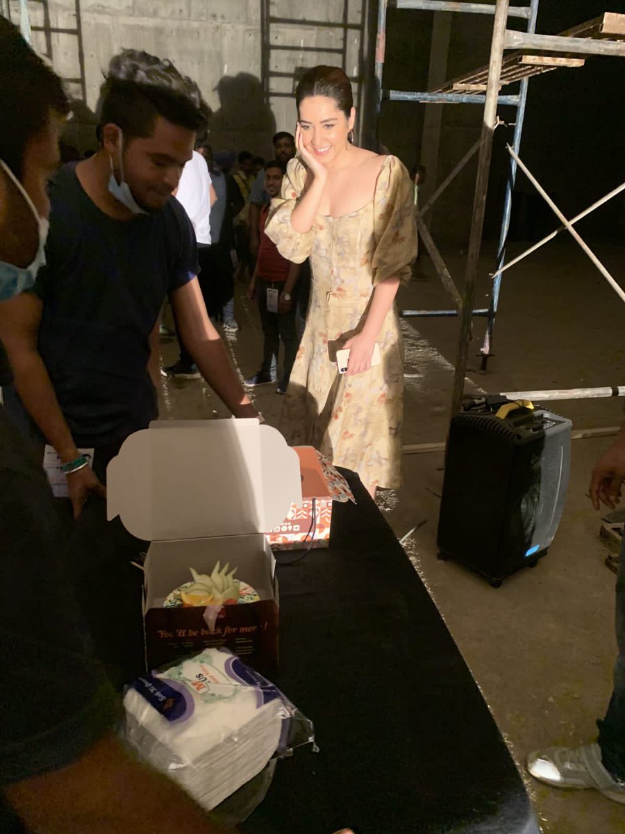 Here's our very own gorgeous <a href="/RaashiiKhanna/">.</a> celebrating the wrap-up of her portion of Rudra - The Edge Of Darkness 

<a href="/treeshulmedia/">Tree-Shul Media Solutions</a> <a href="/MandviSharma/">Mandvi Gayatri Sharma</a> 

 #RaashiiKhanna #WrapForRaashii #RudraTheEdgeOfDarkness #downtownmirrormagazine #DOWNTOWNMIRROR #downtownmirrorme #brandcorpsmedia