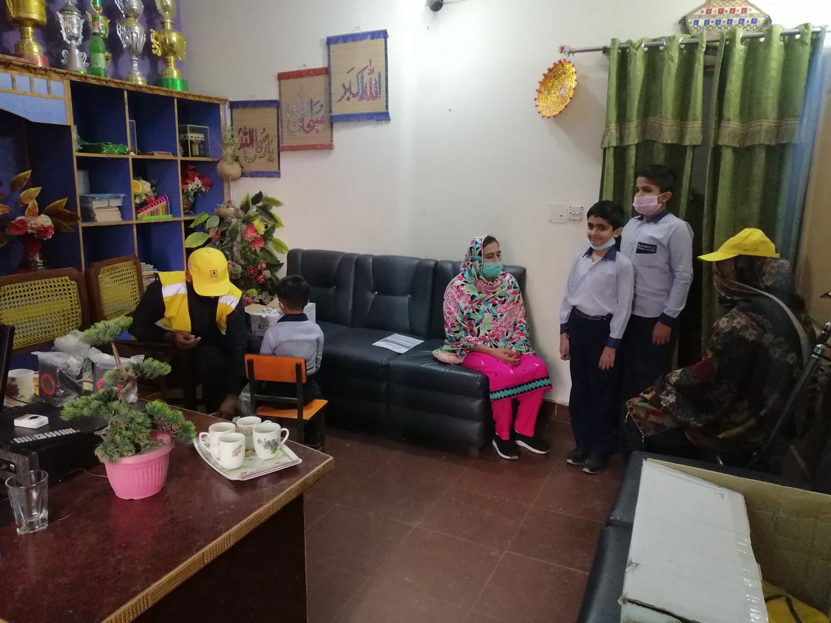 BloomfieldSchol's tweet photo. خسرہ اور روبیلا کی ویکسین بچوں کو لگانے کیلئے محکمہ ہیلتھ کی ویکسینیشن ٹیم Bloomfield School System چوک اعظم میں بچوں کو انجکشن لگاتے ہوئے
@DrMuradPTI
@OfficialNcoc
@Shafqat_Mahmood @MapsPak
@SchoolEduPunjab
@WHO
@HealthPunjabGov https://t.co/4SpglKwIbw