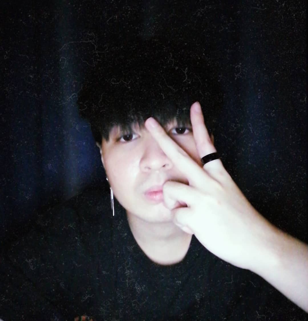 Josherue's tweet photo. Eboy-ing https://t.co/y9yvHoGN3l