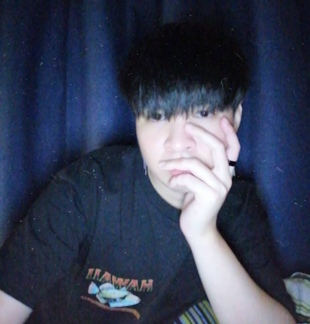 Josherue's tweet photo. Eboy-ing https://t.co/y9yvHoGN3l