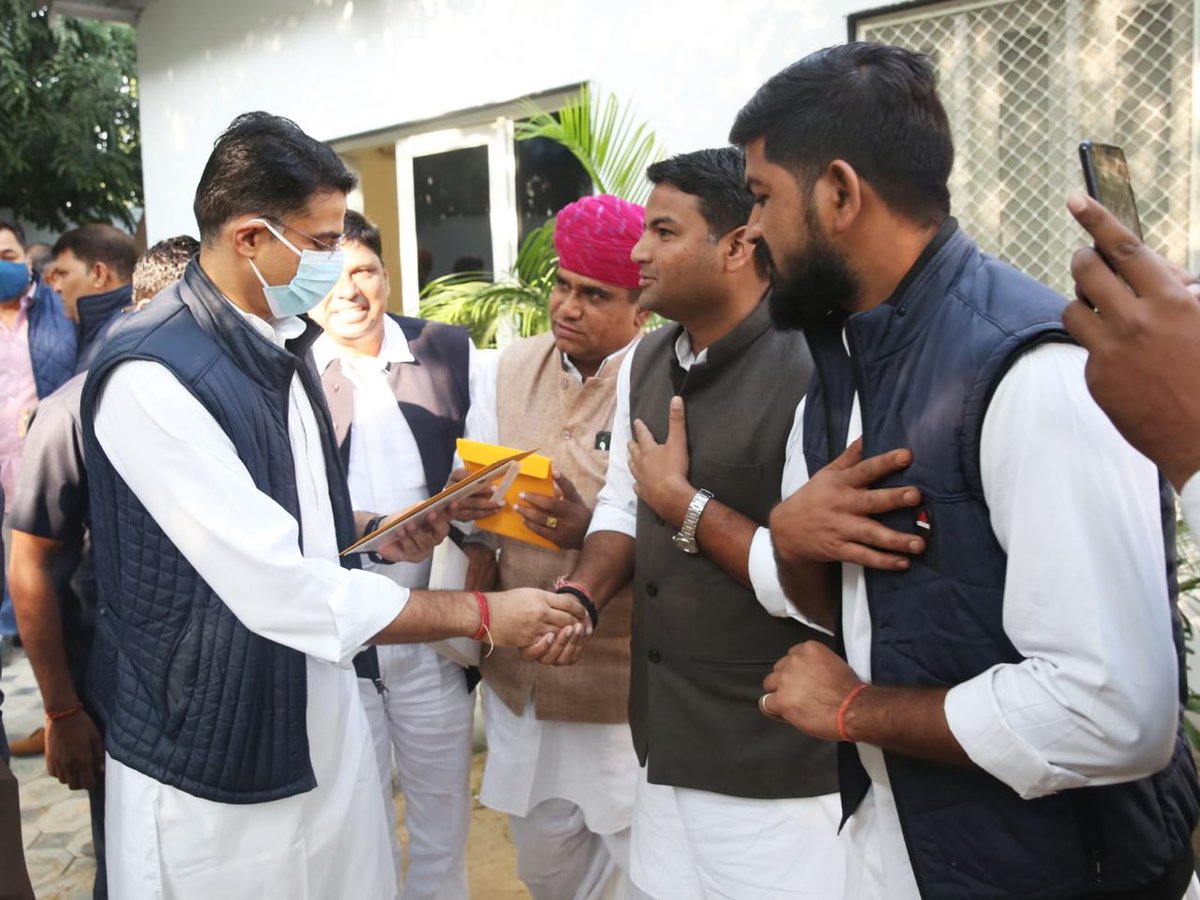 SachinPilot's tweet photo. आज सु��ह दौरे पर निकलने से पहले कई लोगों से हुई मुलाक़ात। https://t.co/jy6A87beWh