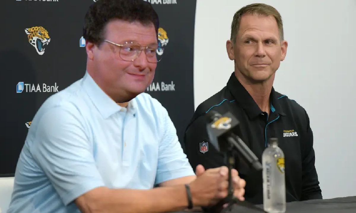 EastBayChris's tweet photo. Hope you enjoyed your cute little victory on Monday, @49ers and @JedYork. Trenton & I are very much looking forward to having you in town this weekend. Wonβt be awkward at all with the friendship you broke off. #TrentRevengeGame2021 #WinningWithClass #DUUUVAL #BestGMInFootball https://t.co/rBOZTepMFX