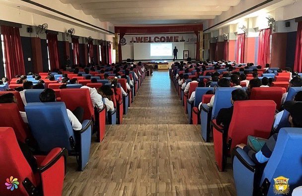 PreduliveF's tweet photo. #Technological_Innovation_for_drone_Industries_Emergence
The keynote guest speaker of the session is our team leader Mr. @ShivanshuDwiv14, Founder &amp; CEO, @PreduliveF.

@MoCA_GoI @DGCAIndia @AmberDubey_MoCA  @startupindia @IndiaDST @dite_up 

 #innovation #technology #dronesforall https://t.co/u53i69iUqD