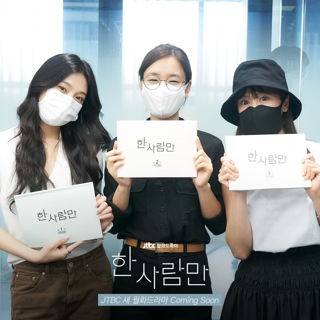 kknphofc's tweet photo. WE ARE EXCITED!!💕

Reposted from @jtbcdrama 

죽기 전에 진짜 소중한 '한 사람'을 마주하게 되는,
진짜 소중한 <한 사람만> 대본 리딩 현장 공개!✨
ㅤ
JTBC 새 월화드라마 <한 사람만> Coming Soon!🤒

#OnlyOnePerson #한사람만 #KimKyungNam #KimKyungNamPhilippines #KKN #JTBC #JTBCdrama https://t.co/pPif5RvPUG