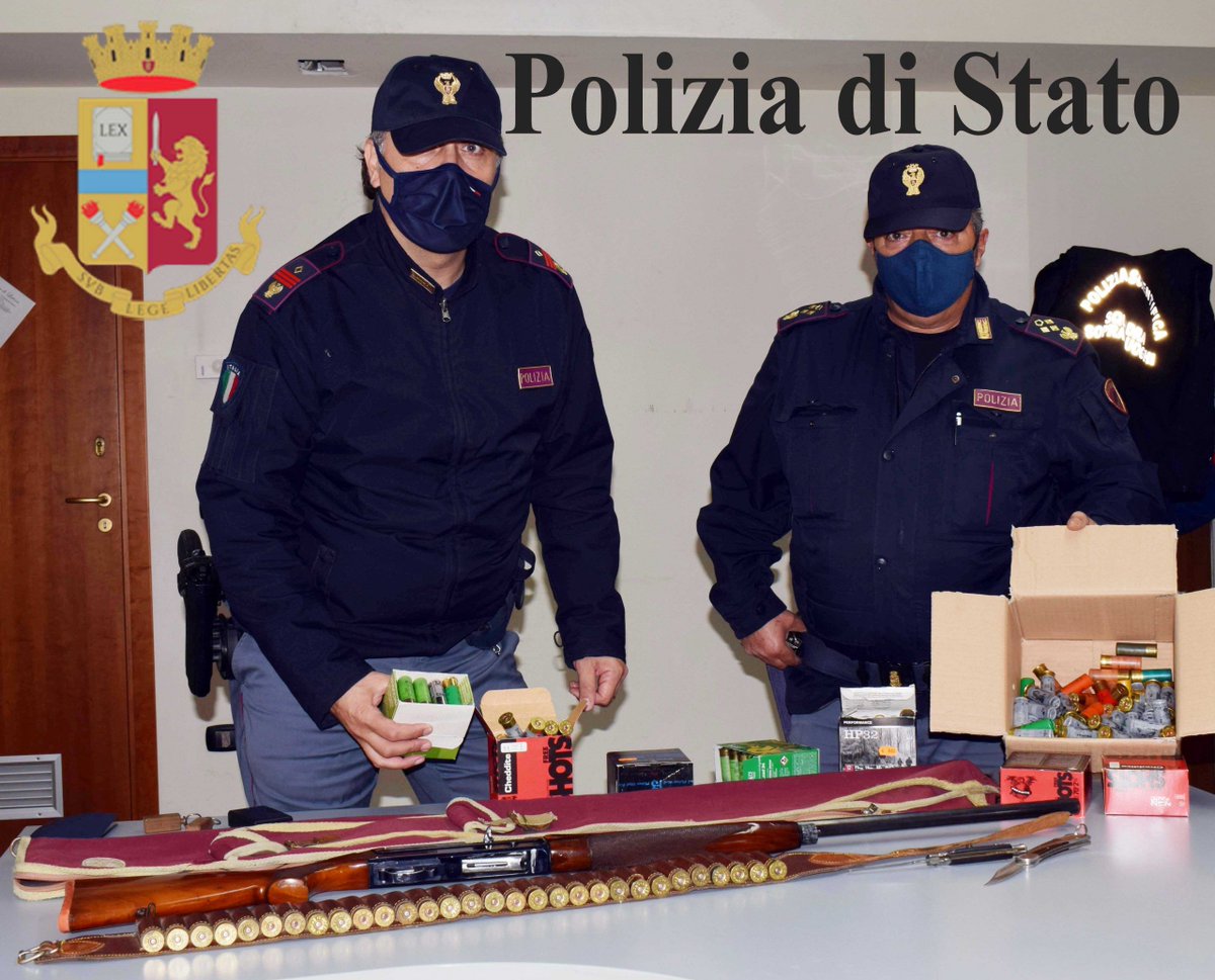 News_24it's tweet photo. LATINA – Nel pomeriggio di ieri gli investigatori del Commissariato Distaccato di Cisterna di Latina hanno tratto in arresto un 77enne, pluripregiudicato, trovato in possesso di un’arma clandestina e del relativo munizionamento. #abrasa #anziano #armi
https://t.co/osuGKvzbry https://t.co/T0Hm4qBvSE
