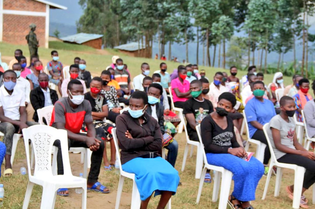 Muhangadis's tweet photo. #ECOBRIGADE ni umushinga ugamije guhanga #imirimo mu rubyiruko binyuze mu kubungabunga ibidukikije, ukaba ushyirwa mu bikorwa n'abafatanyabikorwa batandukanye barimo @YouthCultureRW, @EnvironmentRw, @RwandaLocalGov, @LODARwanda, Inkeragutabara, @UNDP_Rwanda na @KOICA_Rwanda. https://t.co/TAhRTilKHk