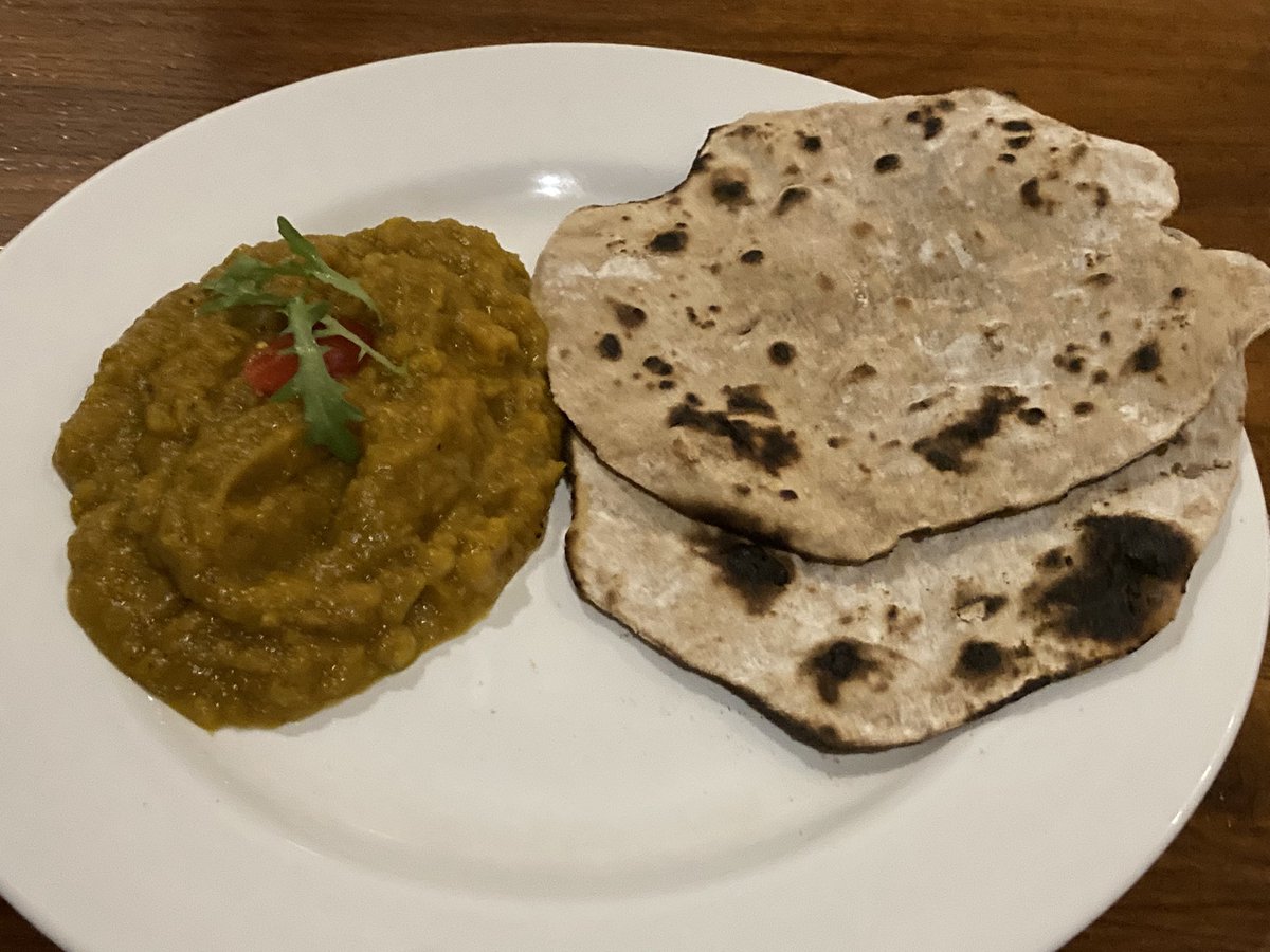 coraliabali's tweet photo. Wheat naan with pumpkin dal
Lama ngga bikin chapati ya ampunn bentuk nya
Thank god rasanya enak
#ubud #indianhomecooking twist ke Indonesia palate 😁🙏 https://t.co/IDo4j0v3dp