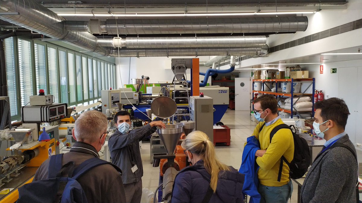 EEBE_UPC's tweet photo. Participants al #CEHotspotCAT han fet tour per l'@EEBE_UPC, on han conegut projectes d'#economiacircular del #CampusDiagonalBesòs, com el #HUBRecircula o la #CasaTO. També s'ha explicat la tasca i visitat els laboratoris dels grups de recerca #ePLASCOM, #GEMMA i #R2EM
@la_UPC https://t.co/UmQmIZSPBt
