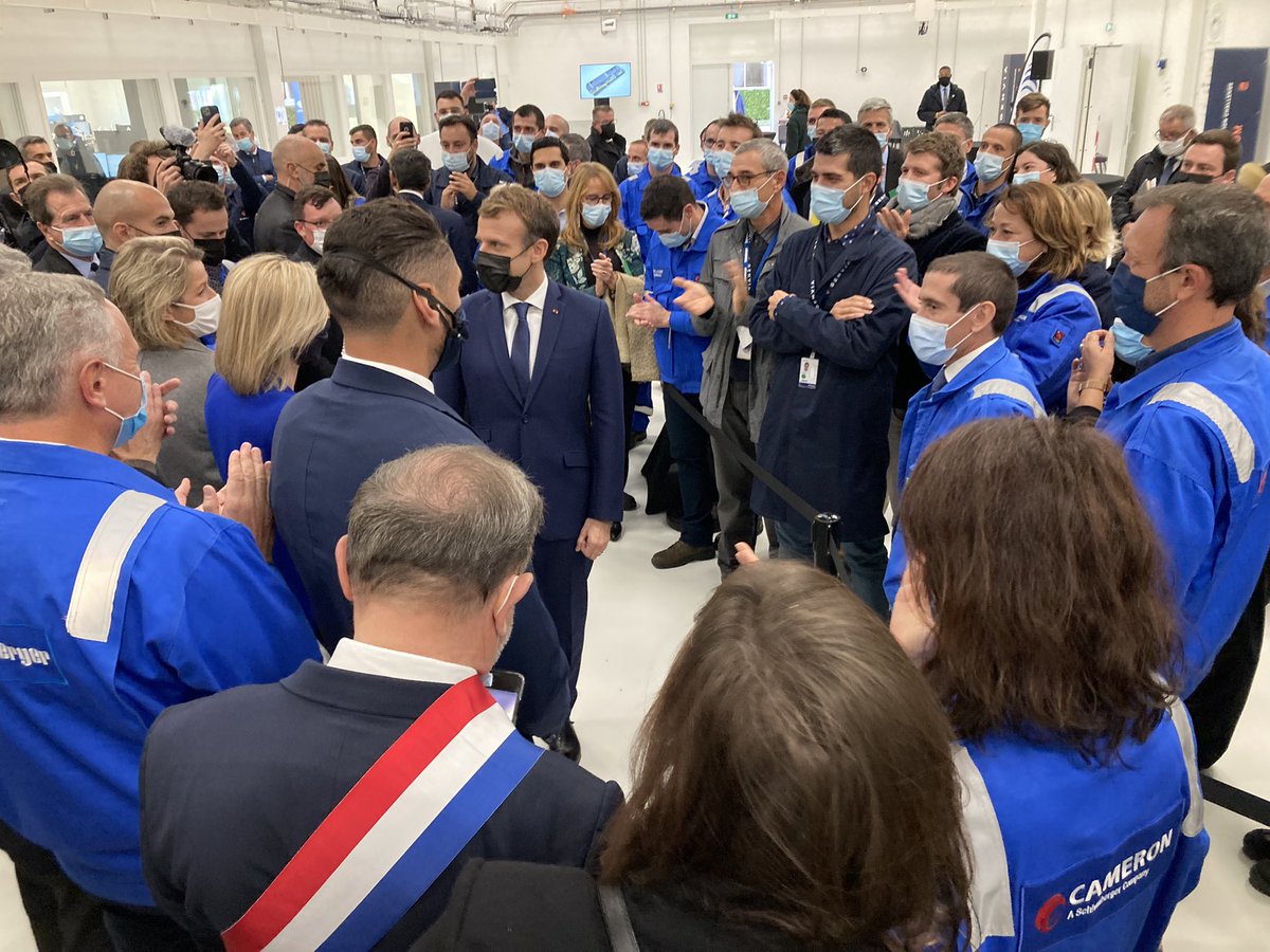MLBeziers's tweet photo. Emmanuel Macron confirme le soutien européen de 200 millions d’euros pour Genvia via l’Ipcei hydrogène aux salariés. Sous un tonnerre d’applaudissements. https://t.co/STSvsOGQfC