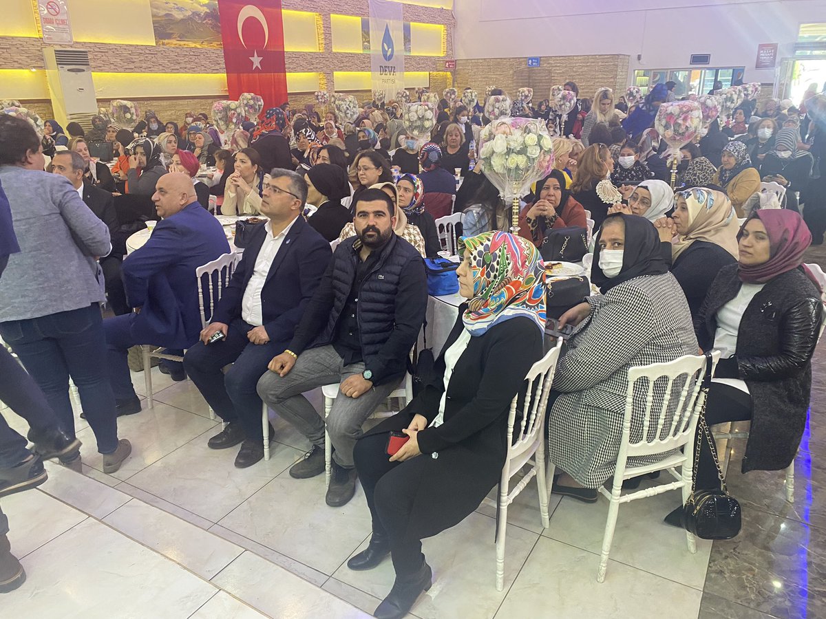 KarakopruyeDEVA's tweet photo. Gaziantep te bölge kadın toplantısı düzenlendi. Teşkilatımızdan sn @deva_incigul ilçe bşk yrd @Aliakku84814539 gençlik bşk sn @MehmetLeba2 ve yk üyeleri katılım sağladılar. @elifesendeva @avfilizkahraman @avertugrulkaya @AvAhmetTuysuz @avsabriyetim @TulayAslanUgrlu @AvAliArusoglu https://t.co/y05CKcVDMi