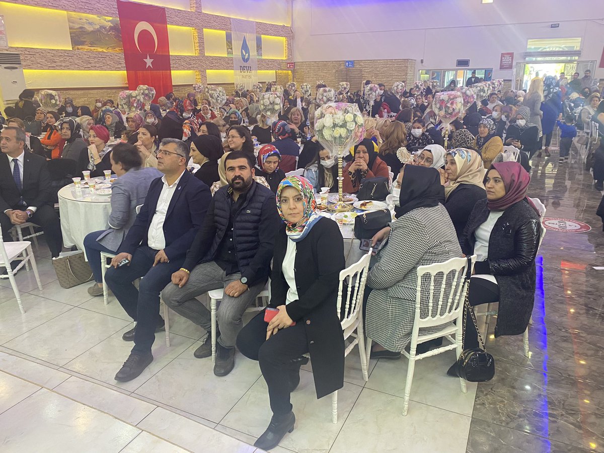 KarakopruyeDEVA's tweet photo. Gaziantep te bölge kadın toplantısı düzenlendi. Teşkilatımızdan sn @deva_incigul ilçe bşk yrd @Aliakku84814539 gençlik bşk sn @MehmetLeba2 ve yk üyeleri katılım sağladılar. @elifesendeva @avfilizkahraman @avertugrulkaya @AvAhmetTuysuz @avsabriyetim @TulayAslanUgrlu @AvAliArusoglu https://t.co/y05CKcVDMi