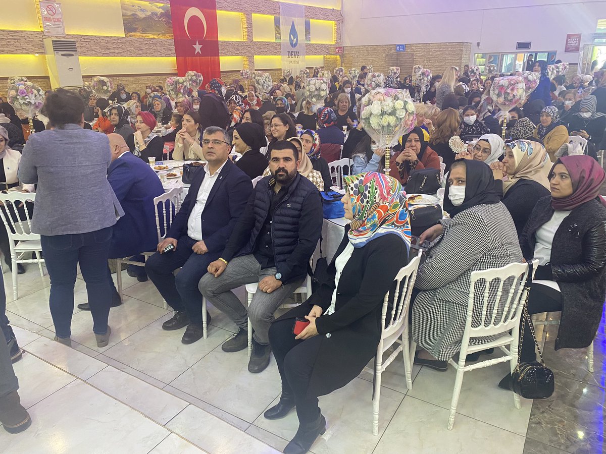 KarakopruyeDEVA's tweet photo. Gaziantep te bölge kadın toplantısı düzenlendi. Teşkilatımızdan sn @deva_incigul ilçe bşk yrd @Aliakku84814539 gençlik bşk sn @MehmetLeba2 ve yk üyeleri katılım sağladılar. @elifesendeva @avfilizkahraman @avertugrulkaya @AvAhmetTuysuz @avsabriyetim @TulayAslanUgrlu @AvAliArusoglu https://t.co/y05CKcVDMi