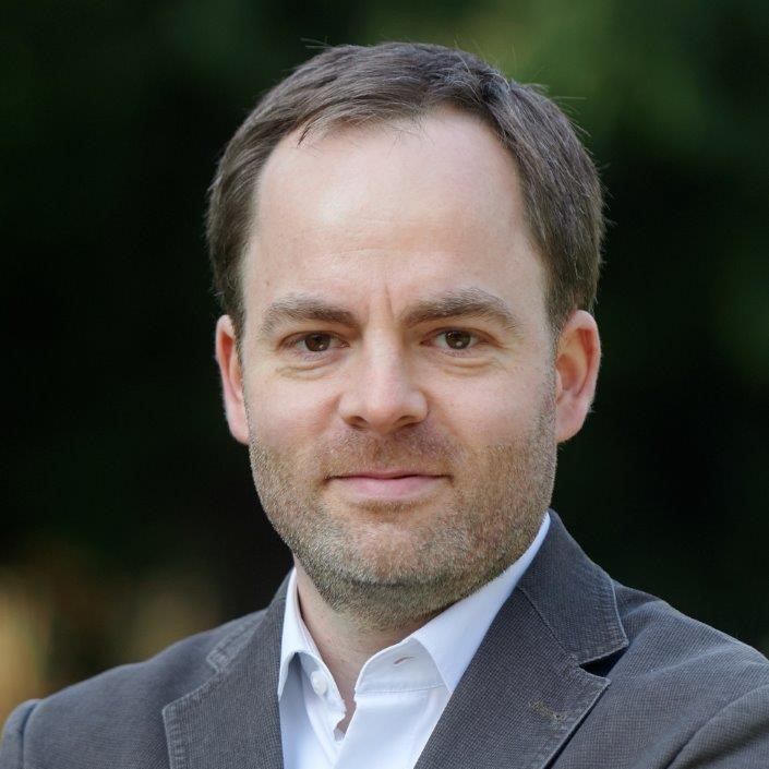 Junge_Akademie's tweet photo. #KlimaLectures x #KlimaDiskurse am 23.11. 18 Uhr: 
Christian Hof @vogelwart79 ist Biologe und forscht zu #Klimawandel + #Artenvielfalt an der @TU_Muenchen. Als Juniorforschungsgruppenleiter im @bayklif und @Junge_Akademie -Alumnus wird er durch den Diskussionsabend führen.
(4/4) https://t.co/Dwccc8OTeb