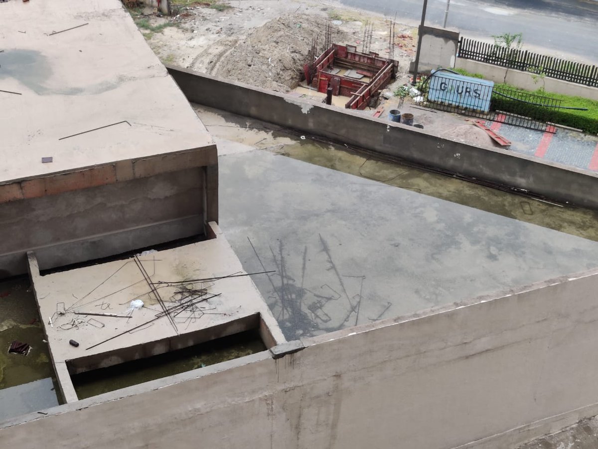 16pvresidents's tweet photo. Gaur Yamuna city, Residents are helpless as authorities don't take actions. @Gaursons increasing maintenance without amenities.
#MLAJewar 
@CeoNoida @OfficialGNIDA @YamunaAuthority @TOINoida @timesofindia @DDNewslive @DhirendraGBN @PankajSinghBJP @FightForRERAInd @UPRERAofficial https://t.co/eTEOcYw8sn