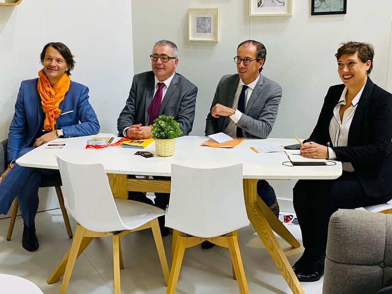 Séance de travail constructive au #SMCL2021 entre <a href="/orange/">Orange</a> et le Département <a href="/DeuxSevres/">79 le Département</a> en présence de @coraliedenoues, Présidente du Conseil Départemental. 
Orange participe à la #TransfoNum des collectivités et les accompagne dans les nouveaux usages du #numérique
#CollTerr