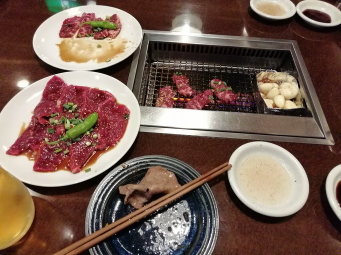 今晩は予定通りの焼き肉。二人でこんだけのニンニクを食うはめになった。明日映画でも見に行こうかと考えてたが口臭野郎だから止めて部屋に篭ってカラー描いていよう。 