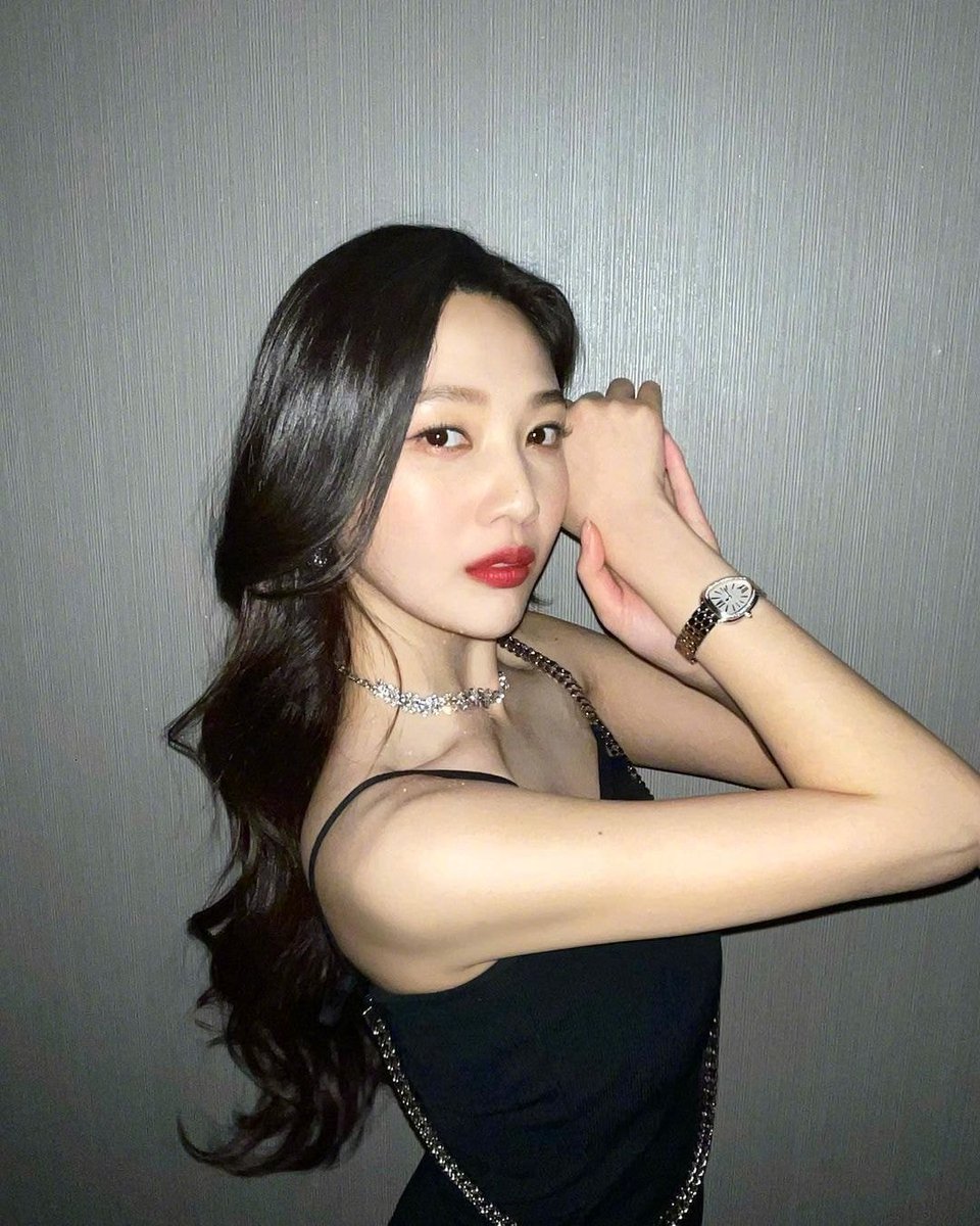 VotingRedVelve1's tweet photo. JOY | Ins Update
She was so beautiful! #朴秀荣 #RedVelvet https://t.co/CmHxd1N5n4