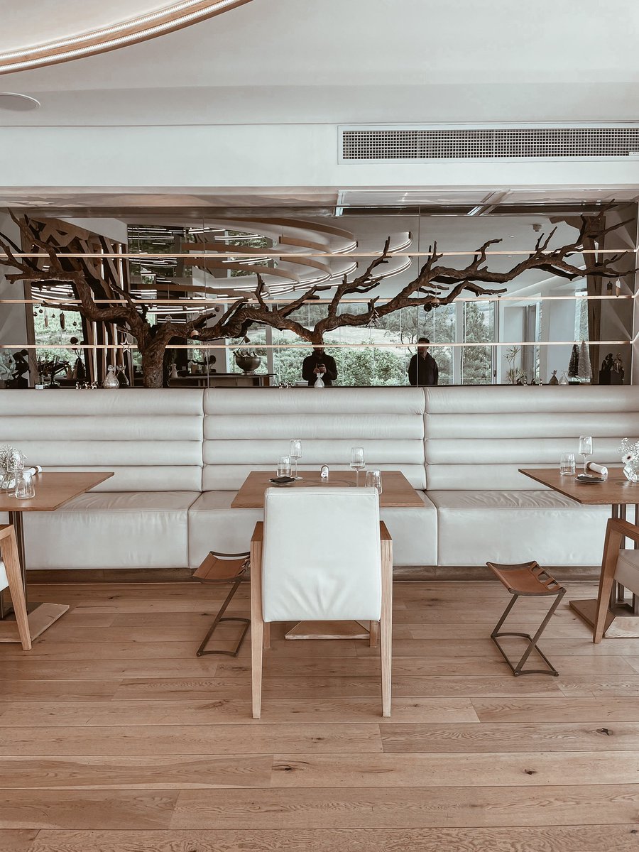 Hospitality Hedonist | Llewellyn Lambert tweet media